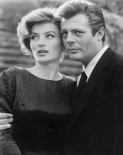 marcello mastroianni e anouk aimee in la dolce vita