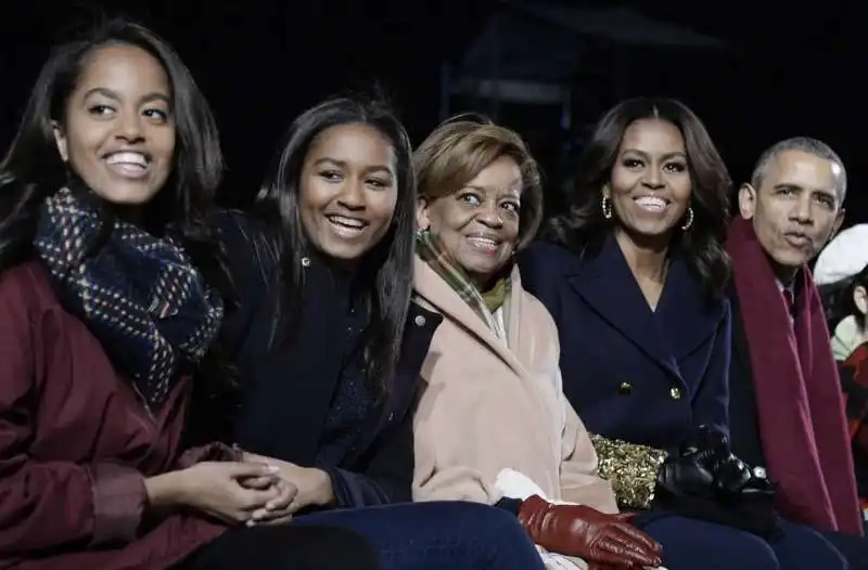 marian robinson con la famiglia obama  1