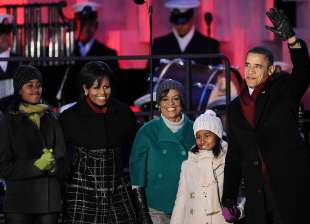 marian robinson con la famiglia obama 2