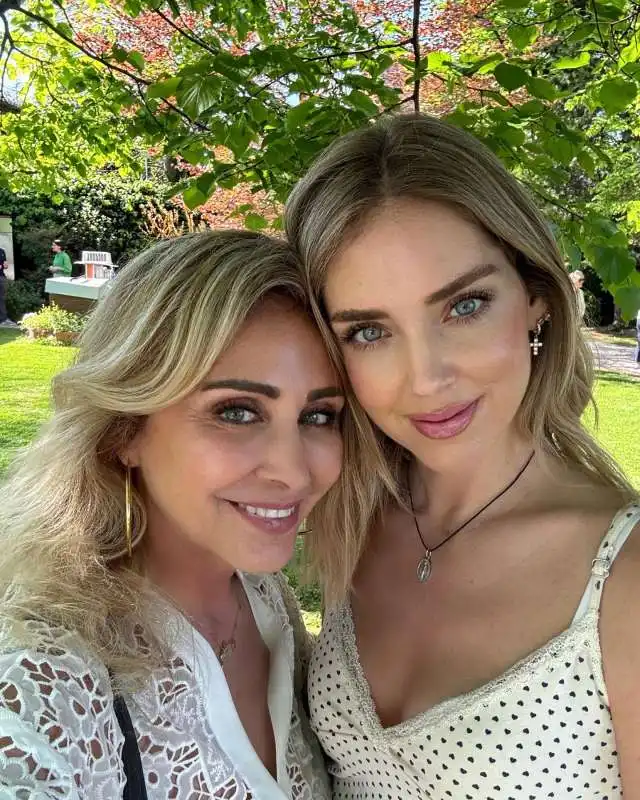 marina di guardo  con chiara.  ferragni 