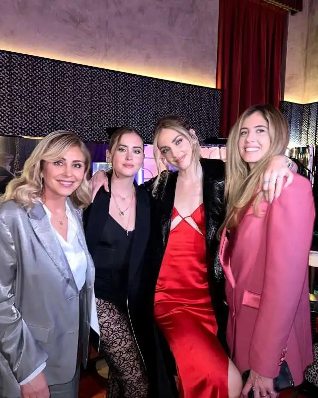 marina di guardo con le figlie valentina chiara e francesca ferragni 