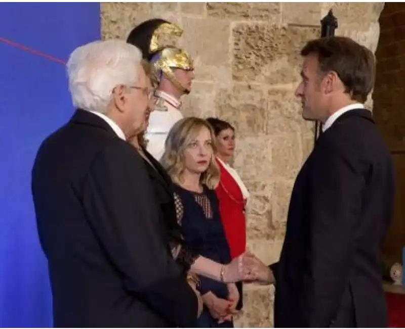 mattarella macron meloni g7 cena castello svevo di brindisi