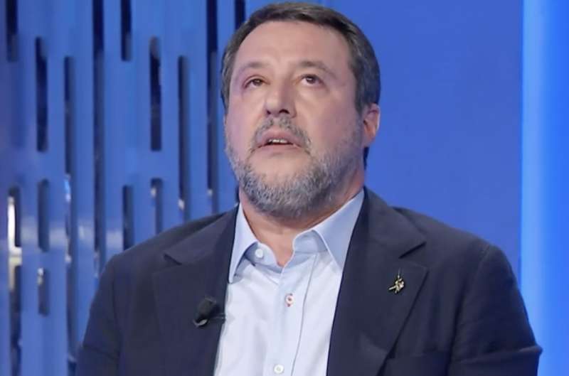 matteo salvini con l orzaiolo a otto e mezzo 4