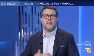 matteo salvini con l orzaiolo a otto e mezzo 6