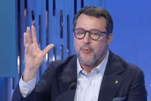 matteo salvini con l orzaiolo a otto e mezzo 8