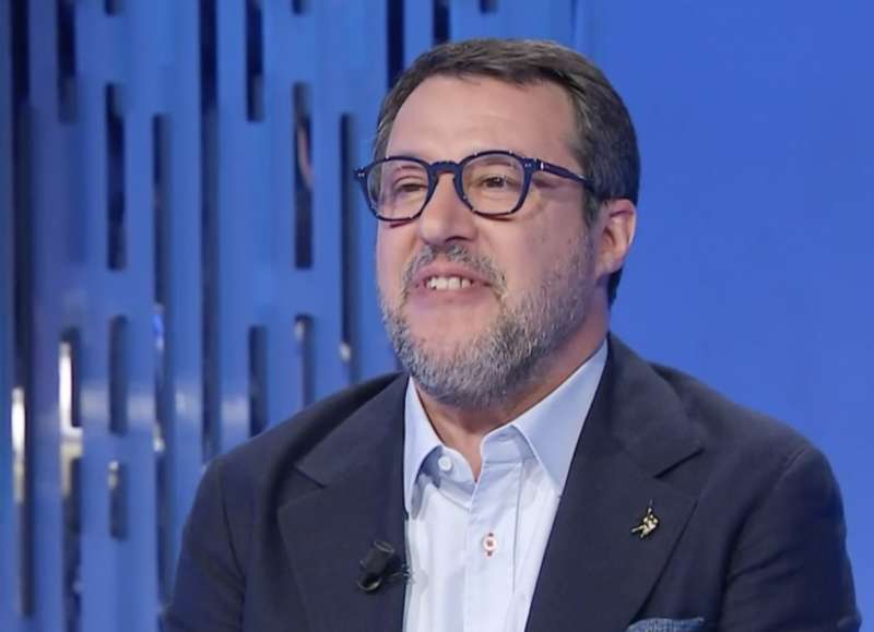 matteo salvini con l orzaiolo a otto e mezzo 9