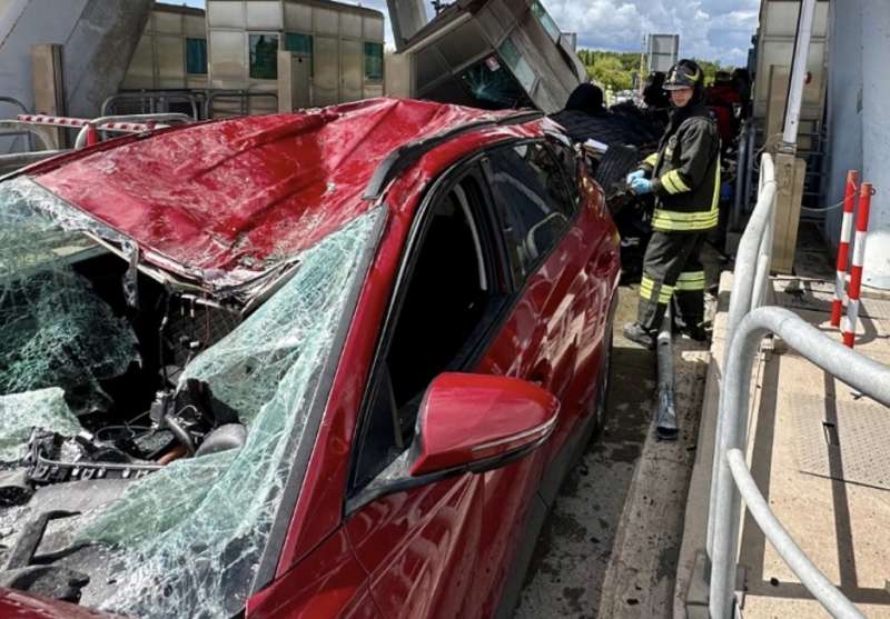 maxi incidente al casello di rosignano livorno 3