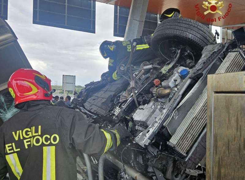 maxi incidente al casello di rosignano livorno 6