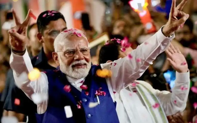 narendra modi festeggia la vittoria alle elezioni 2024