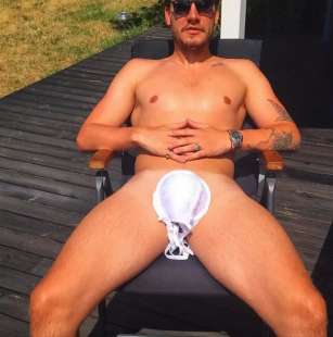 nicklas bendtner. 3