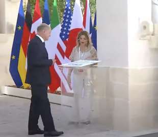 olaf scholz con patrizia scurti g7 borgo egnazia