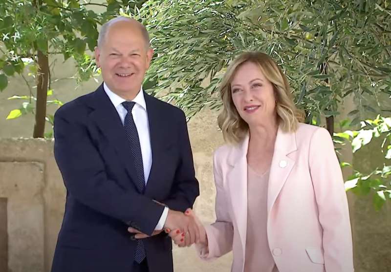 olaf scholz giorgia meloni. g7 borgo egnazia