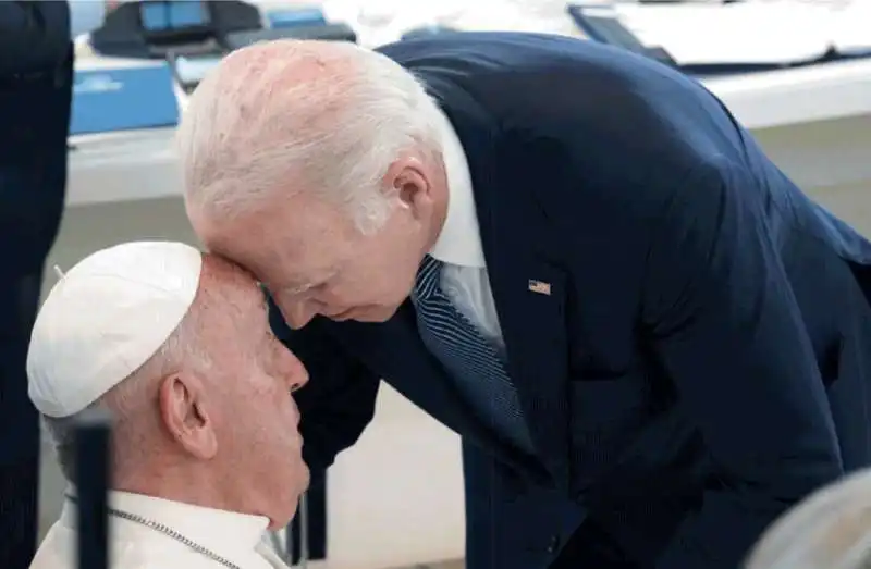 PAPA FRANCESCO JOE BIDEN