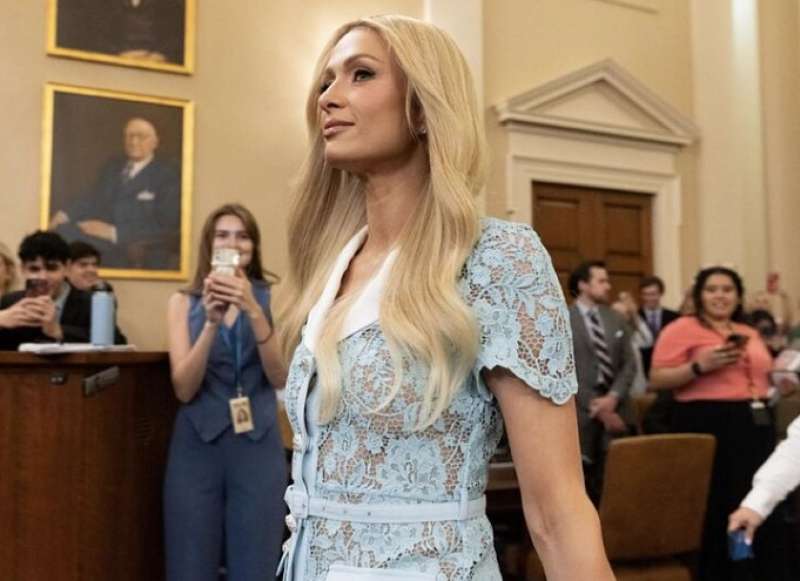 paris hilton parla al congresso 4