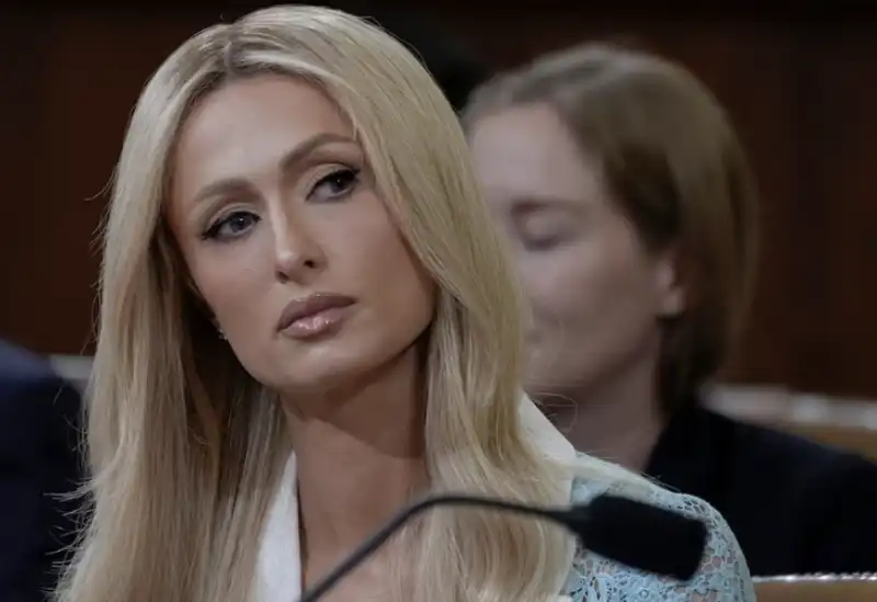 paris hilton parla al congresso di assistenza all infanzia 7