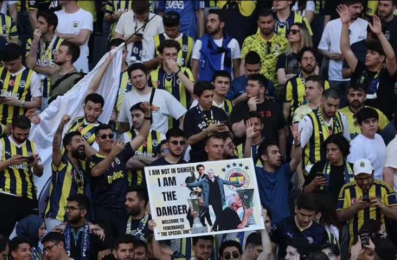 presentazione di jose mourinho al fenerbahce