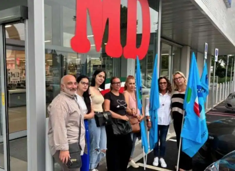 presidio lavoratori al supermercato md a brandizzo - torino