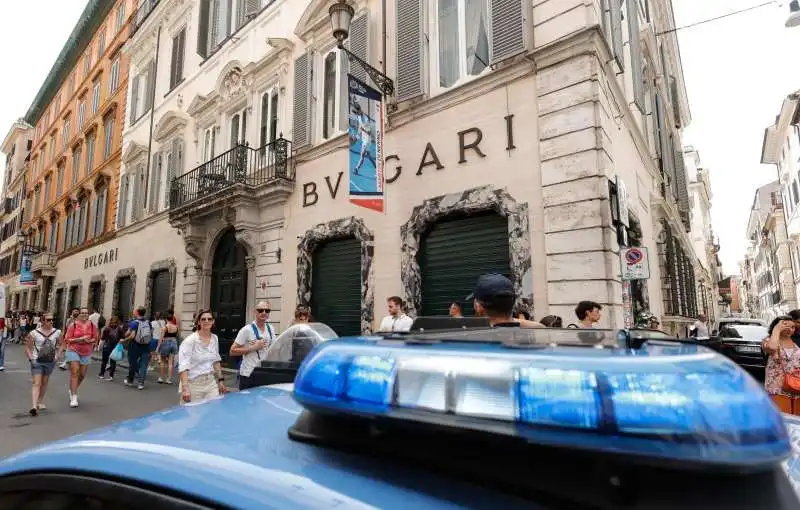 rapina a bulgari a roma   4