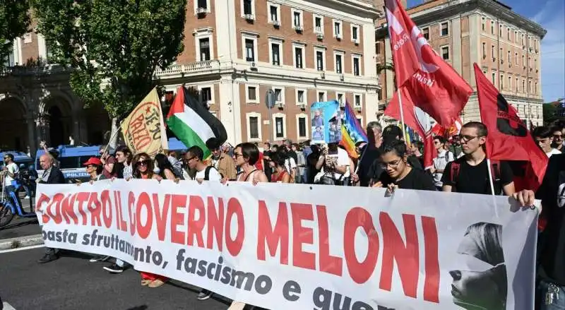 SCONTRI ALLA MANIFESTAZIONE CONTRO IL GOVERNO A ROMA  