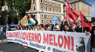 SCONTRI ALLA MANIFESTAZIONE CONTRO IL GOVERNO A ROMA