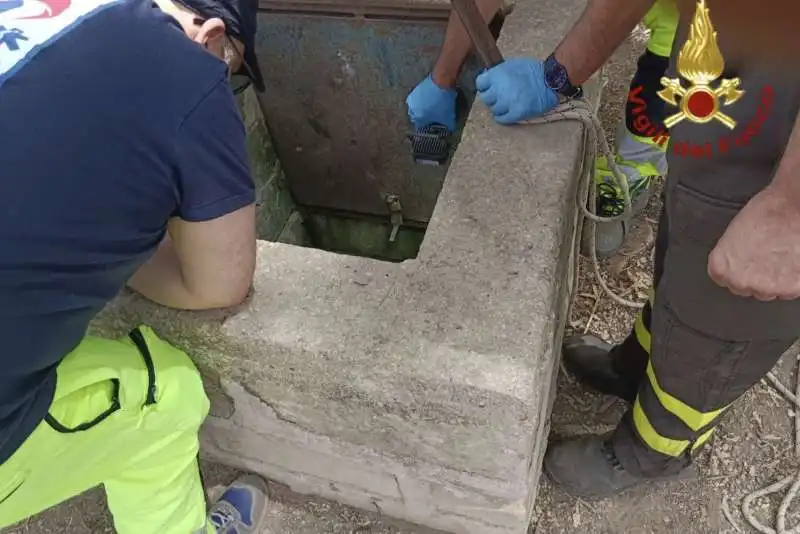 siracusa - bambino CADUTO in un pozzo. 
