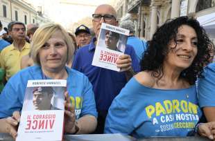 sostenitori di vannacci a piazza santi apostoli