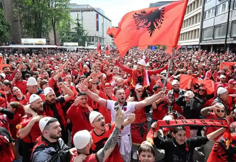 TIFOSI ALBANESI A DORTMUND 