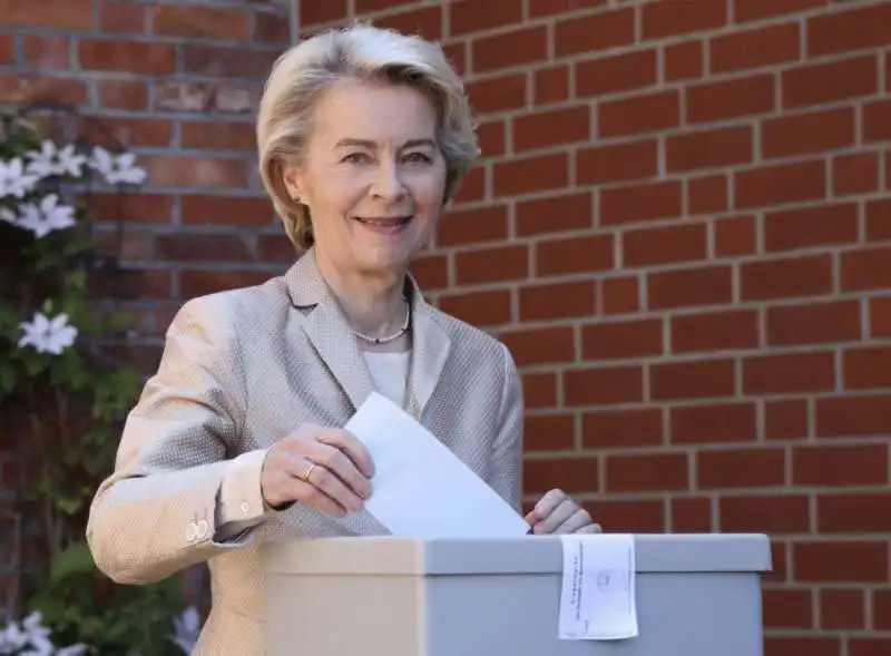 URSULA VON DER LEYEN VOTA PER LE EUROPEE 