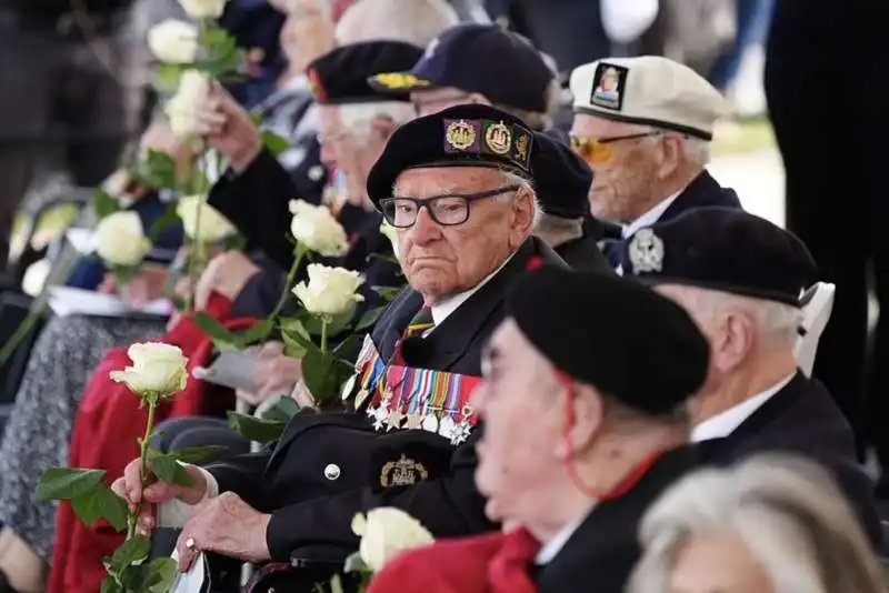  veterani  dello sbarco in normandia   80 anni del d day   ver sur mer  