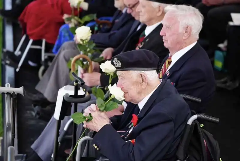 veterani  dello sbarco in normandia   80 anni del d day   ver sur mer 