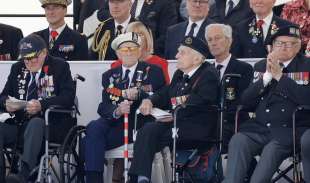 veterani dello sbarco in normandia 80 anni del d day ver sur mer