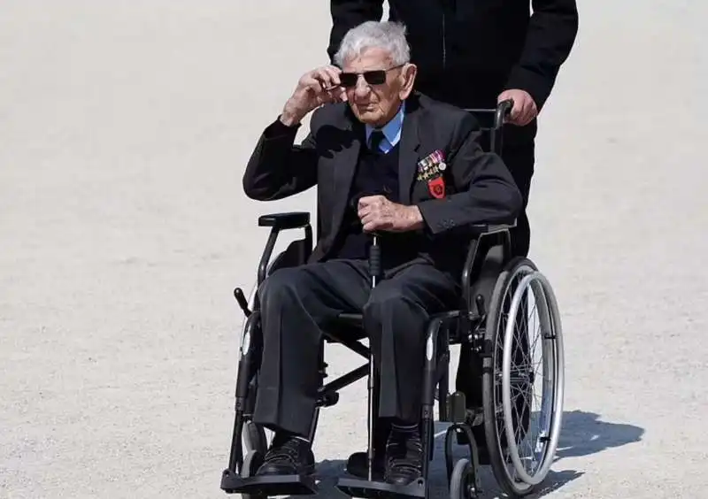 veterano dello sbarco in normandia   80 anni del d day   ver sur mer  2