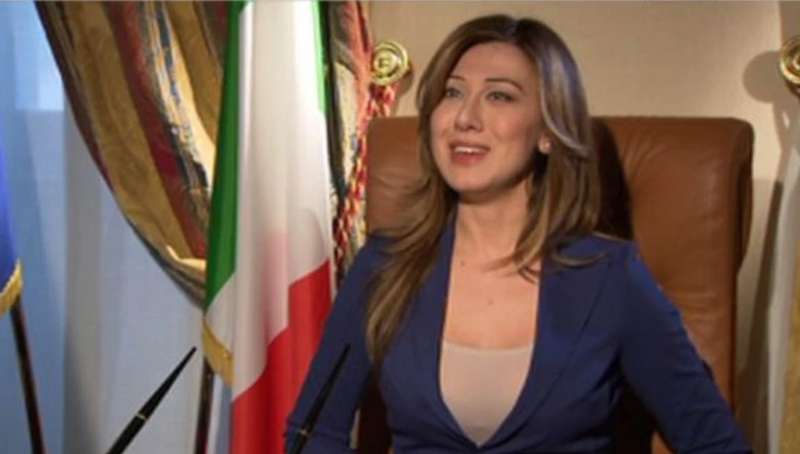 virginia raffaele imita maria elena boschi