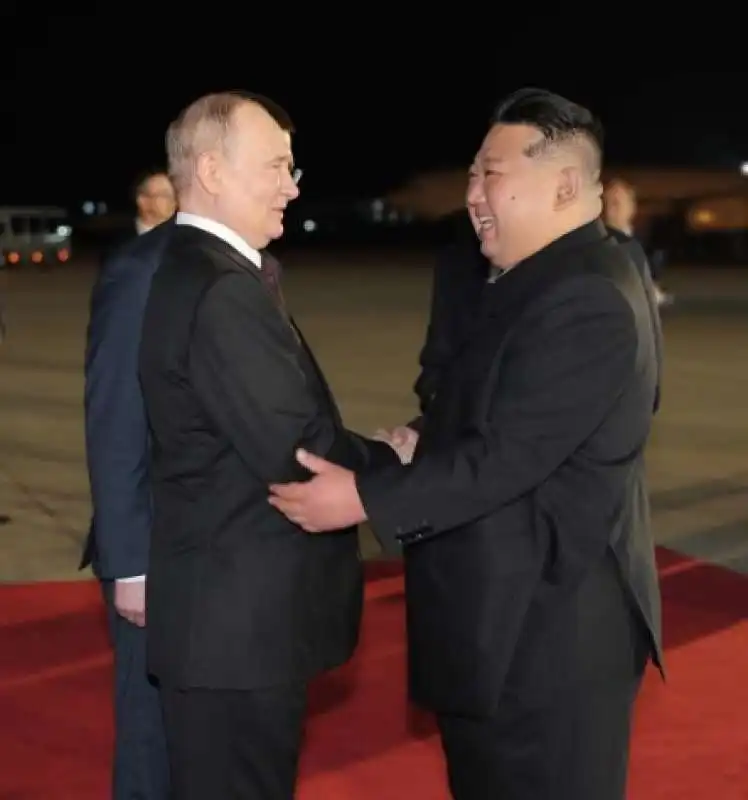 vladimir putin e kim jong un a pyongyang 