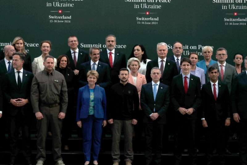 volodymyr zelensky e gli altri leader al summit sulla pace di burgenstock, in svizzera