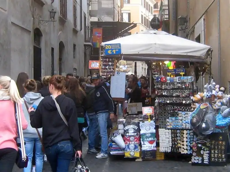 BANCARELLE ABUSIVE PIAZZA NAVONA