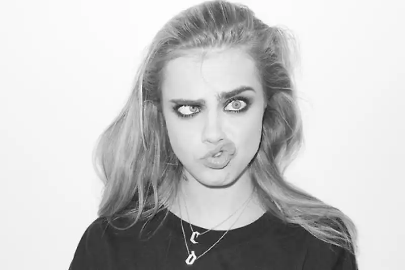 Cara Delevingne FOTO BY TERRY RICHARDSON 