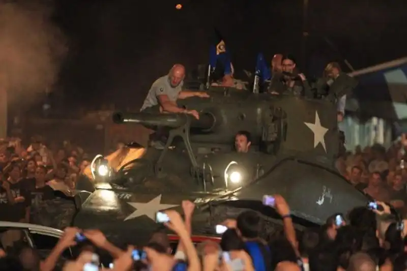 l carro avanza alla Festa della Atalanta Agenzia Fotogramma 