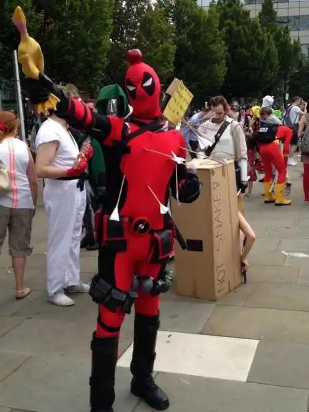 COMIC CON SAN DIEGO DEADPOOL 