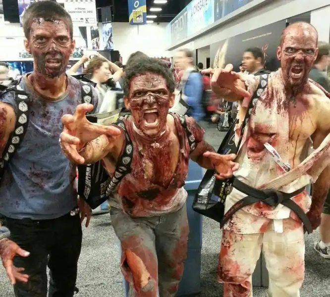 COMIC CON SAN DIEGO ZOMBIE 