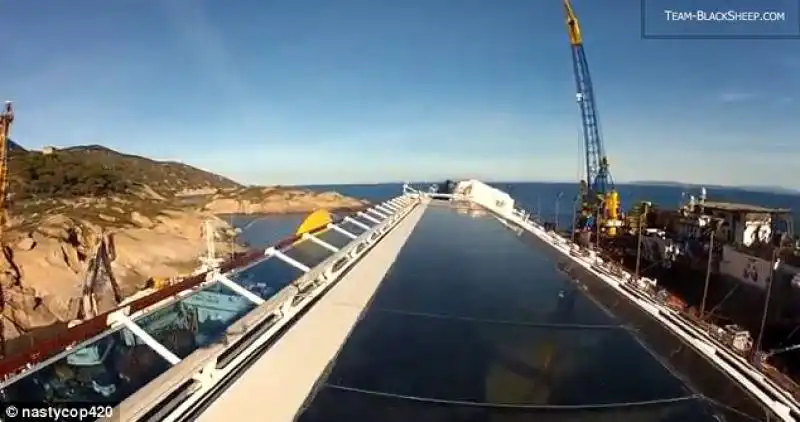 COSTA CONCORDIA RIPRESA DA UN DRONE 