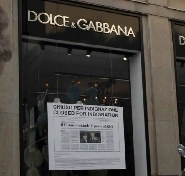 DOLCE E GABBANA CHIUSI PER INDIGNAZIONE CONTRO IL COMUNE DI MILANO 