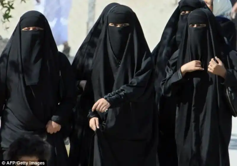 DONNE ARABIA SAUDITA 