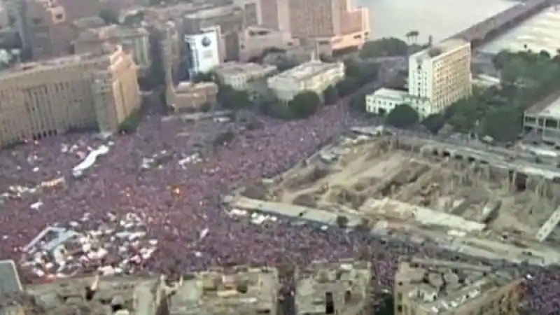 FOLLA A PIAZZA TAHRIR PROTESTE CONTRO MORSI 