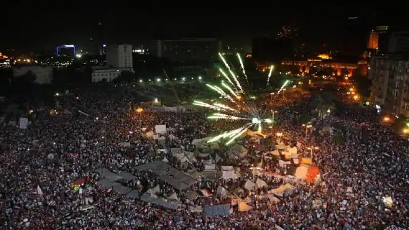 FOLLA A PIAZZA TAHRIR PROTESTE CONTRO MORSI 