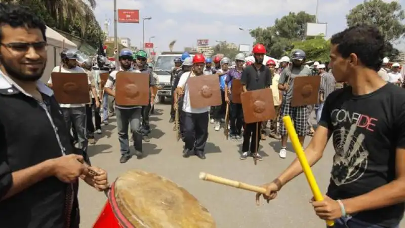 FOLLA A PIAZZA TAHRIR PROTESTE CONTRO MORSI 