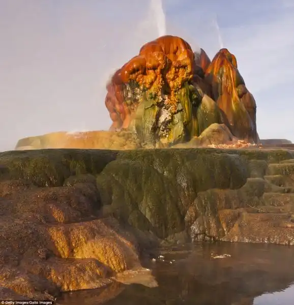 FLY GEYSER NEL DESERTO DEL NEVADA 