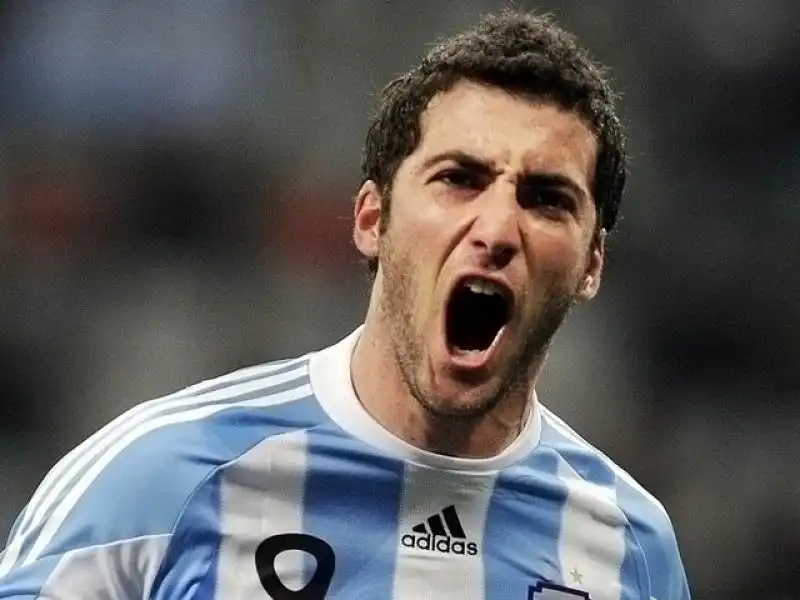 HIGUAIN 