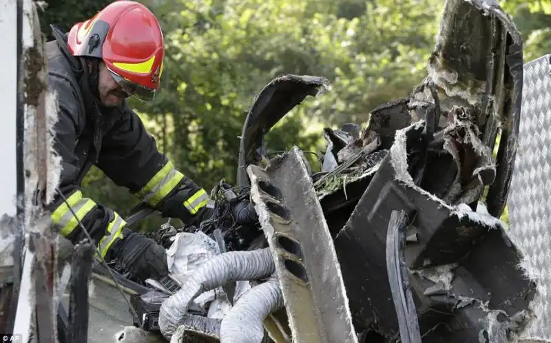 INCIDENTE VIADOTTO ACQUALONGA AVELLINO 