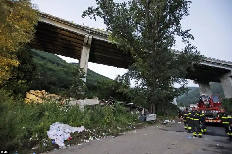 INCIDENTE VIADOTTO ACQUALONGA AVELLINO 